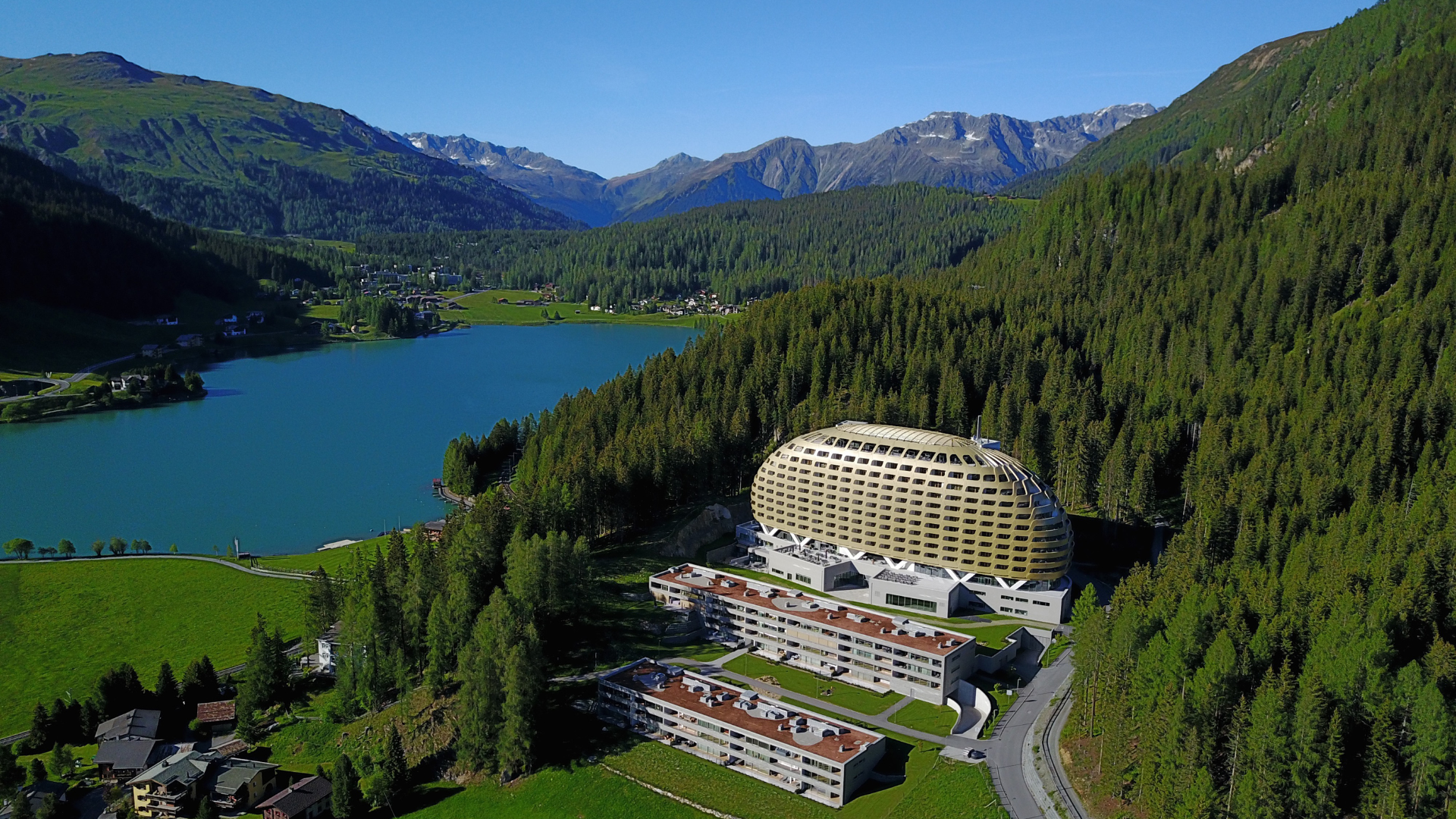 Aussenansicht AlpenGold im Sommer