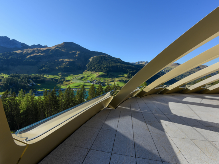 Aussenansicht AlpenGold im Sommer